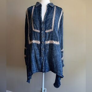 We The Free Women’s Extra Small Denim Blue V-neck Tunic with Lace Detail